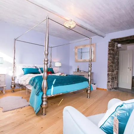 Holiday home Sleeps 8 *
