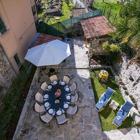 Hébergement de vacances Sleeps 8 *