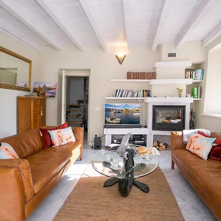 Hébergement de vacances Sleeps 8 Argegno