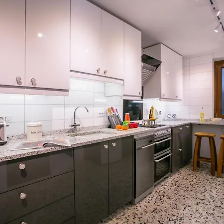 Hébergement de vacances Sleeps 8 *