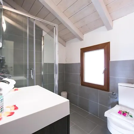 Hébergement de vacances Sleeps 8 Argegno